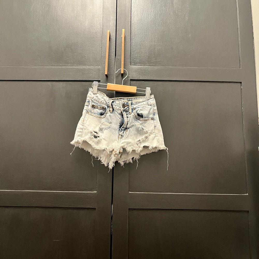 Bullhead Denim light wash jean shorts